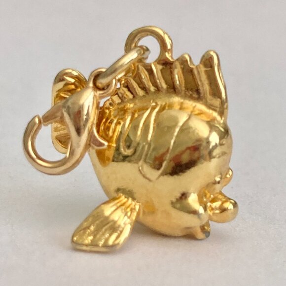 Vintage Disney Little Mermaid FLOUNDER Fish Charm Clip On Zipper Pull 3D Gold - Picture 6 of 12